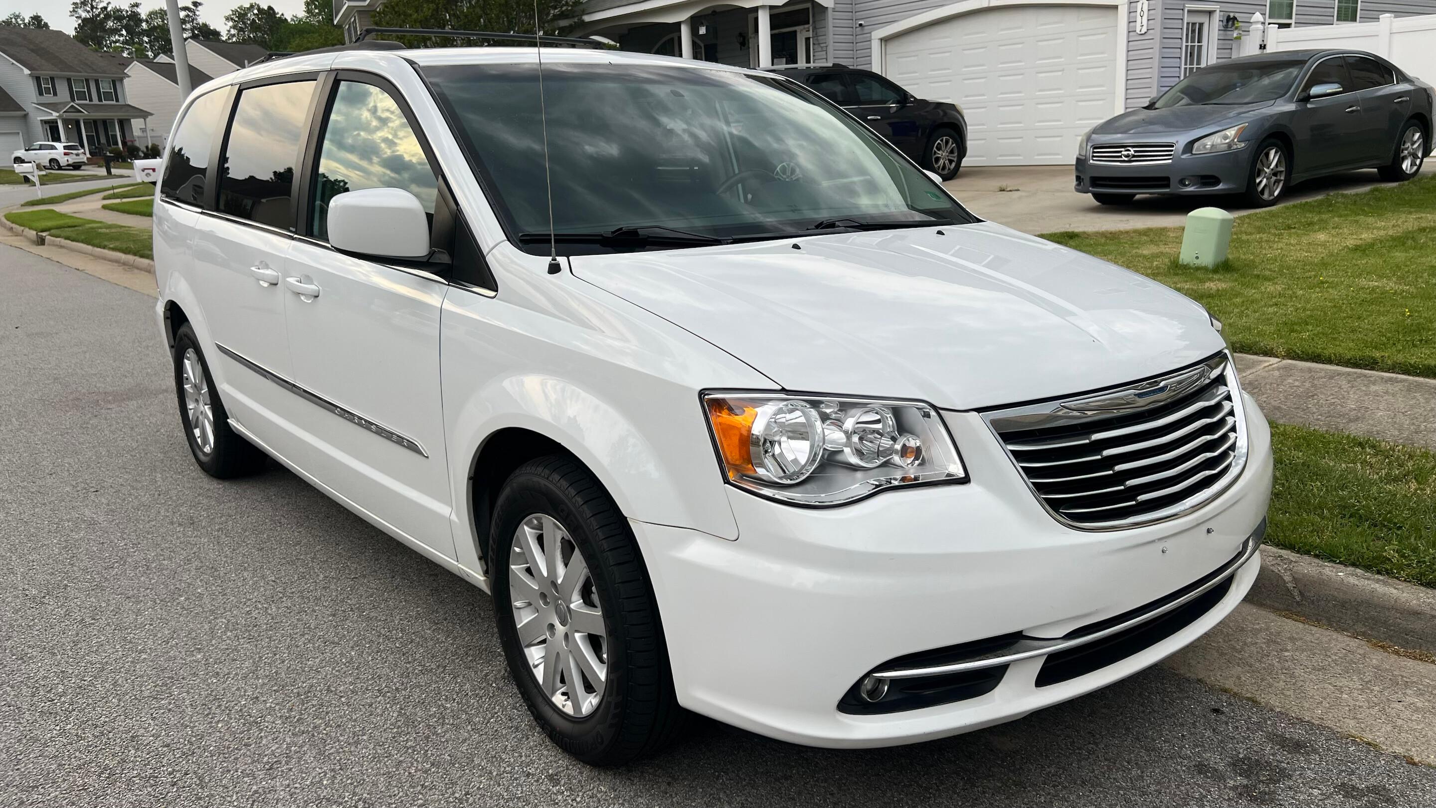 Chrysler Town & Country 2014 in Virginia Beach, VA