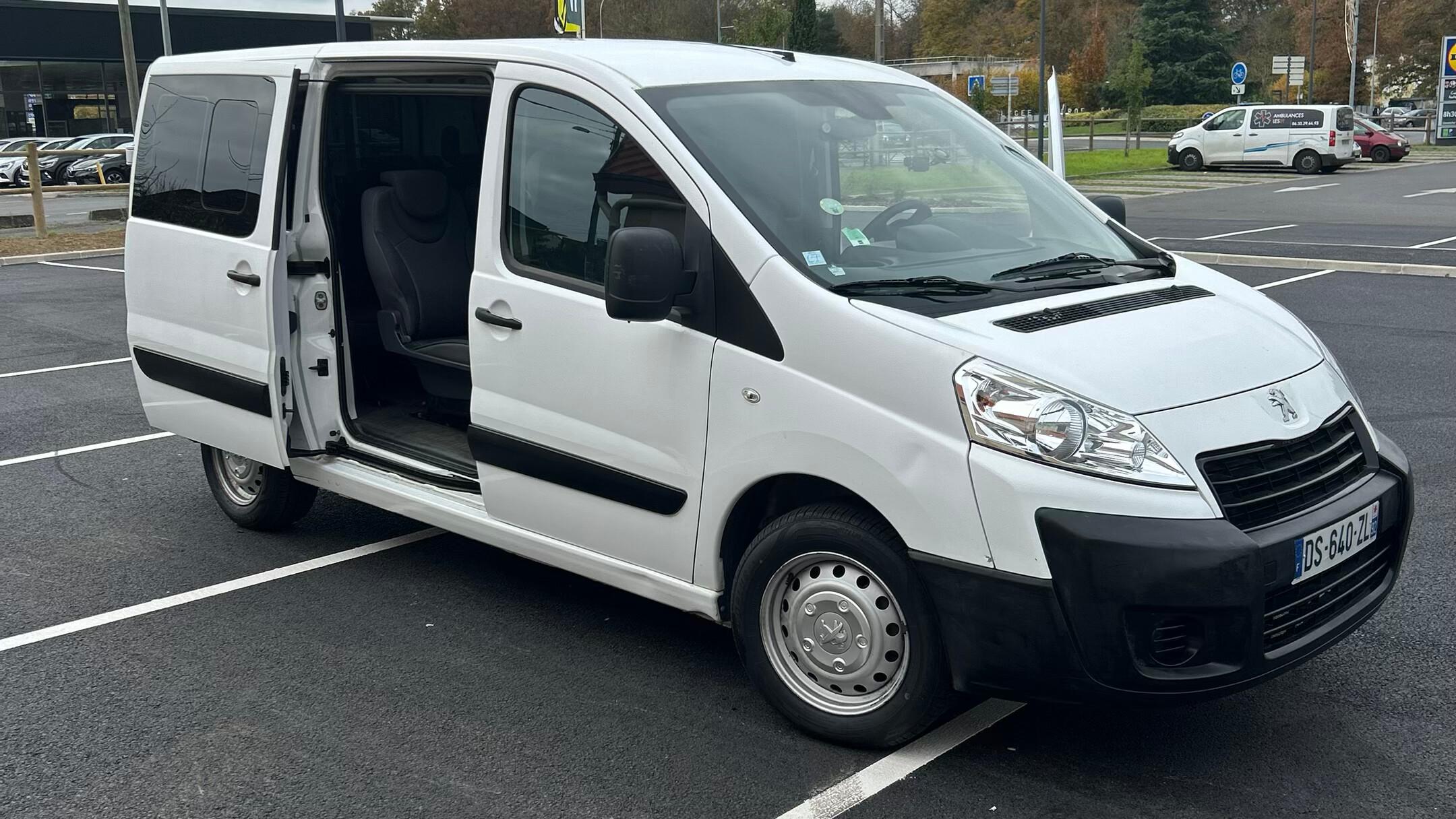 Peugeot EXPERT TEPEE 2015 à Vert-saint-denis