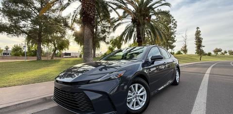 Toyota Camry Hybrid 2026
