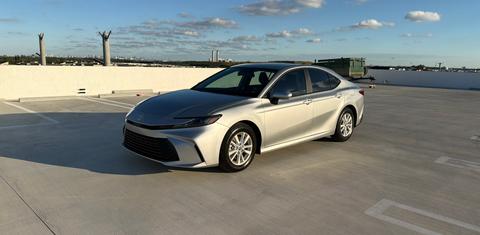 Toyota Camry Hybrid 2025
