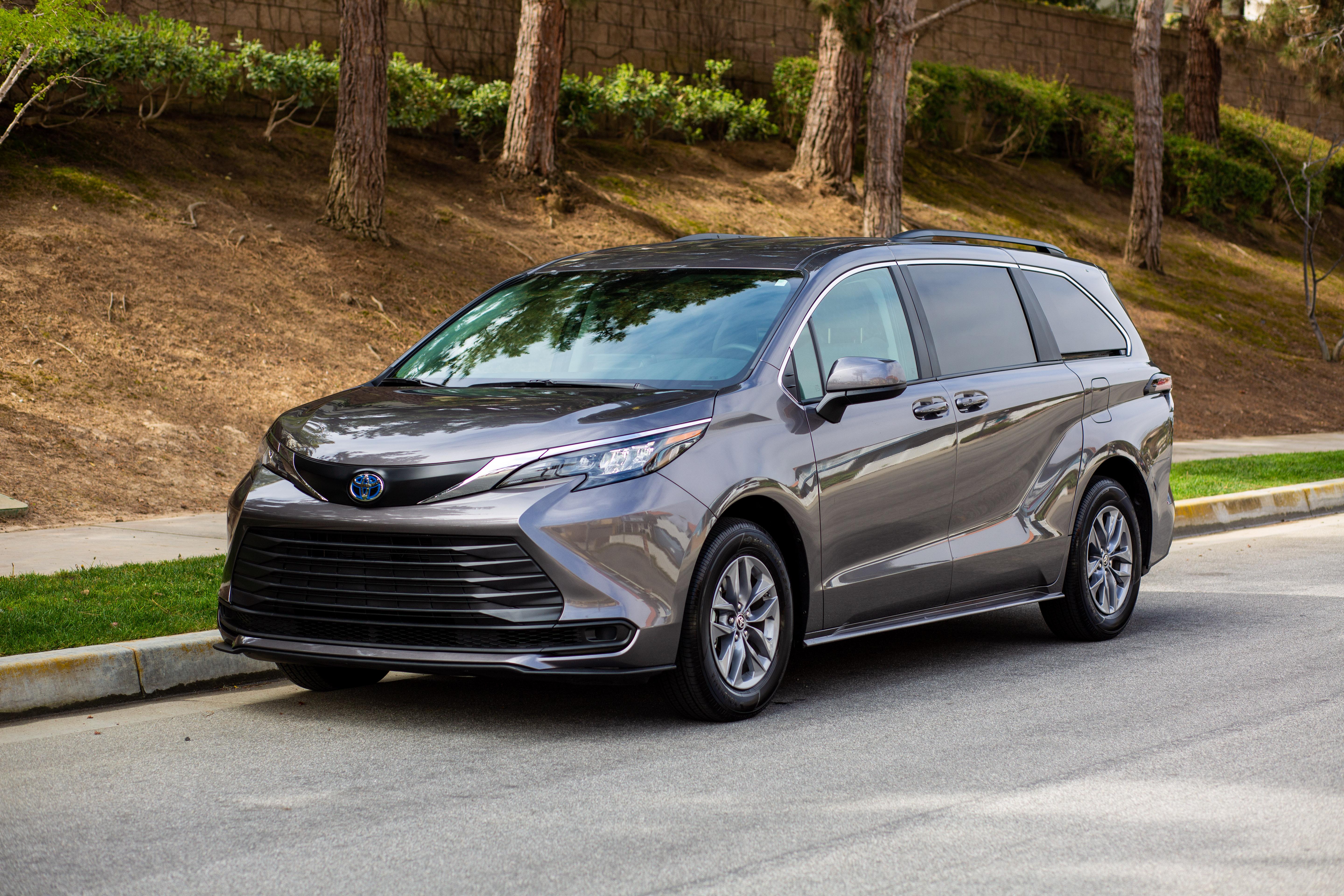 Toyota Sienna 2024 in Cerritos, CA