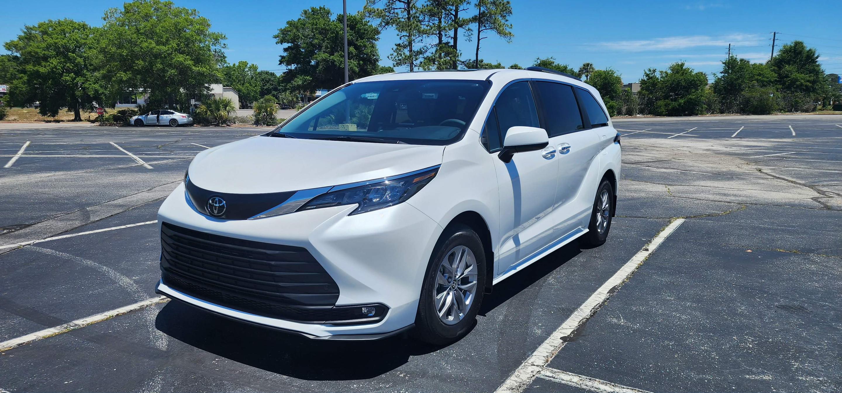 Toyota Sienna 2026 in Fort Walton Beach, FL