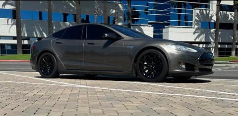 Tesla Model S 2015