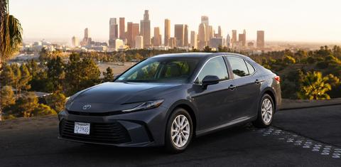 Toyota Camry Hybrid 2026