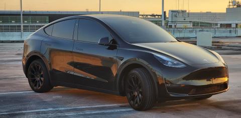 Tesla Model Y 2025