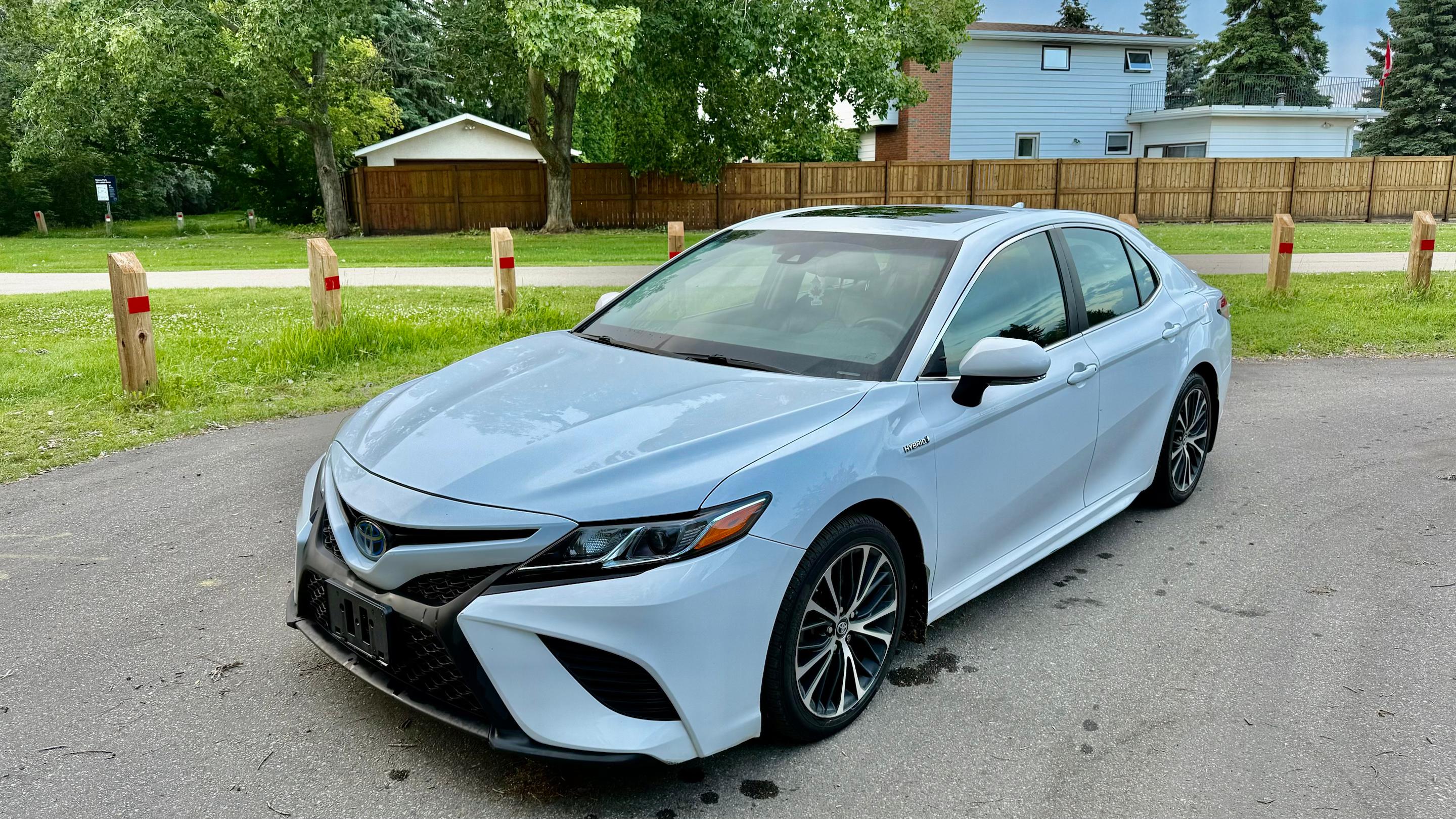 Toyota Camry Hybrid 2018 in Edmonton, AB