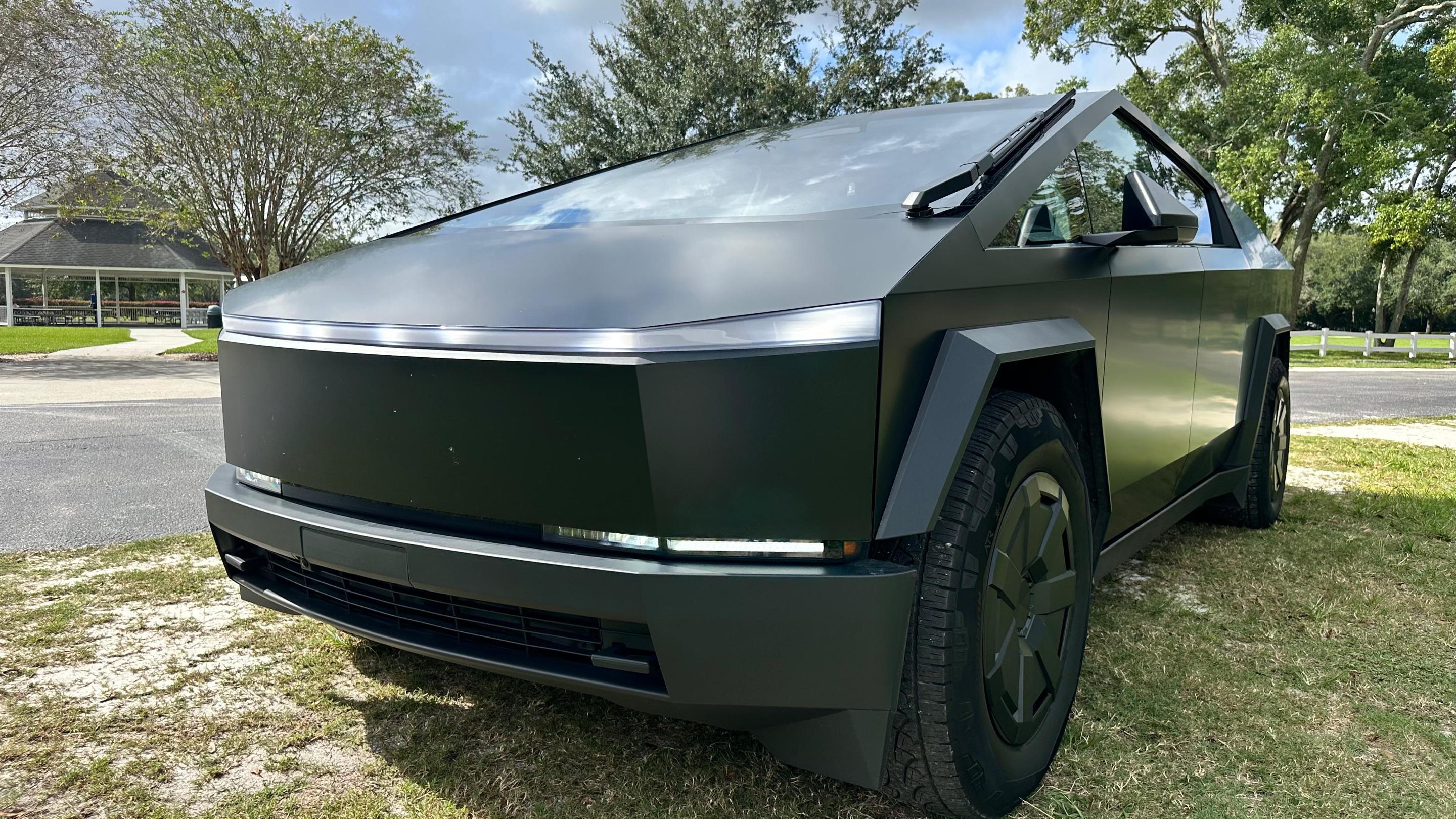 Tesla Cybertruck 2024 in Orlando, FL