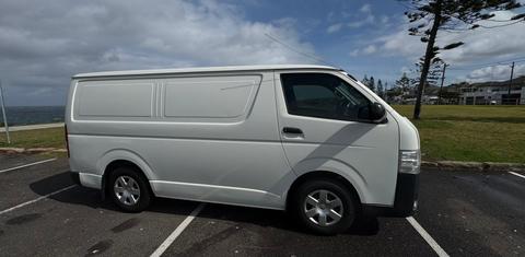 Toyota HIACE 2017