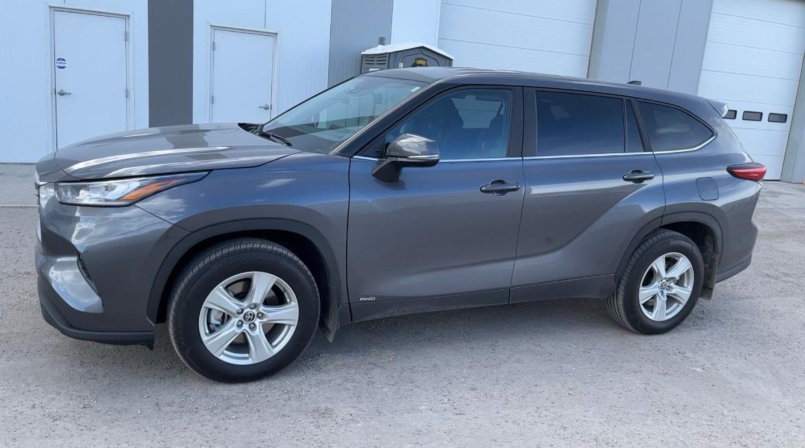Toyota Highlander Hybrid 2023 à Calgary, AB
