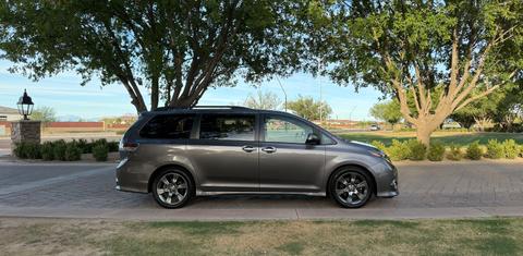 Toyota Sienna 2016