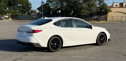 Toyota Camry Hybrid 2026
