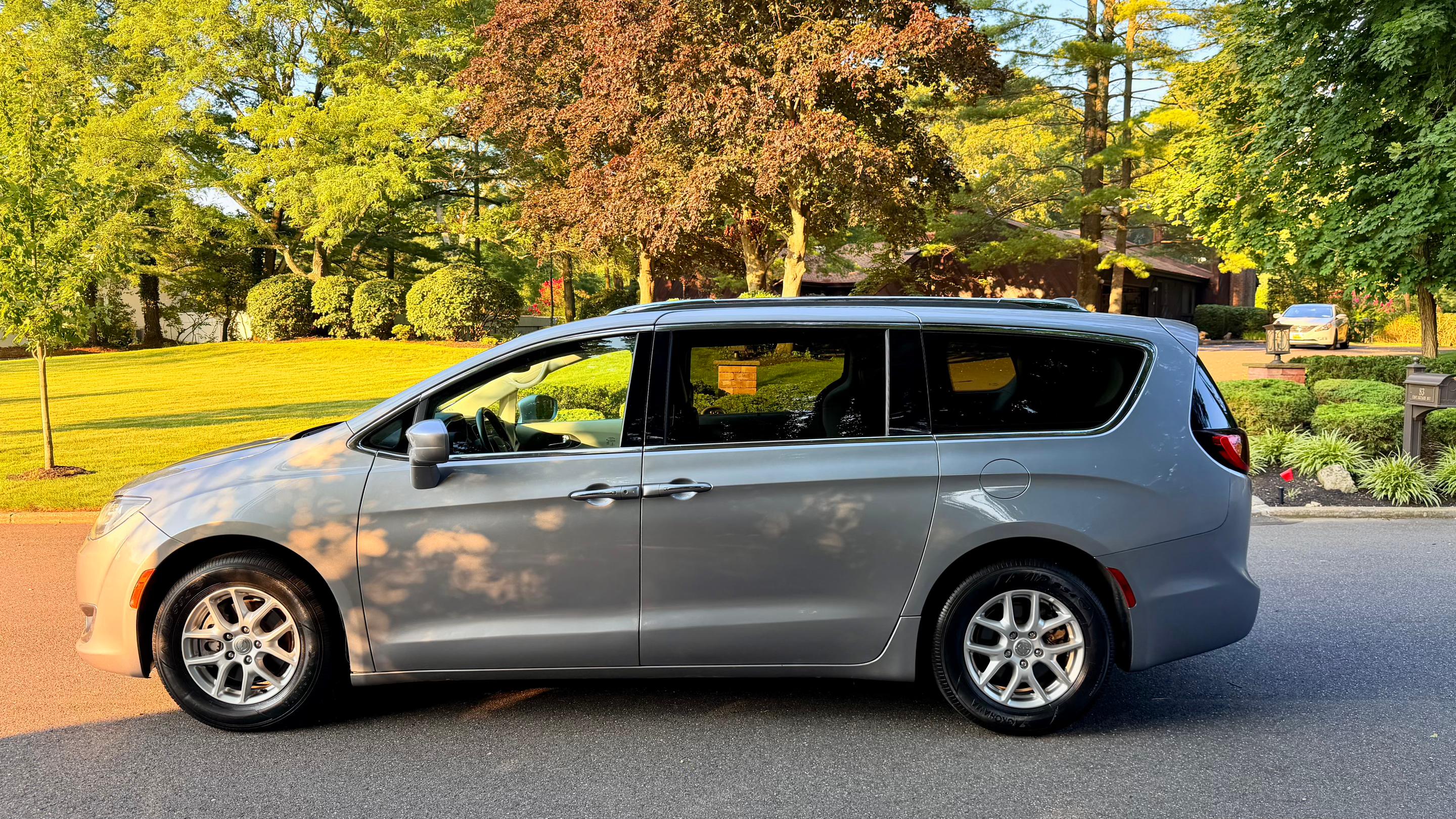 Chrysler Pacifica 2020 in Hicksville, NY