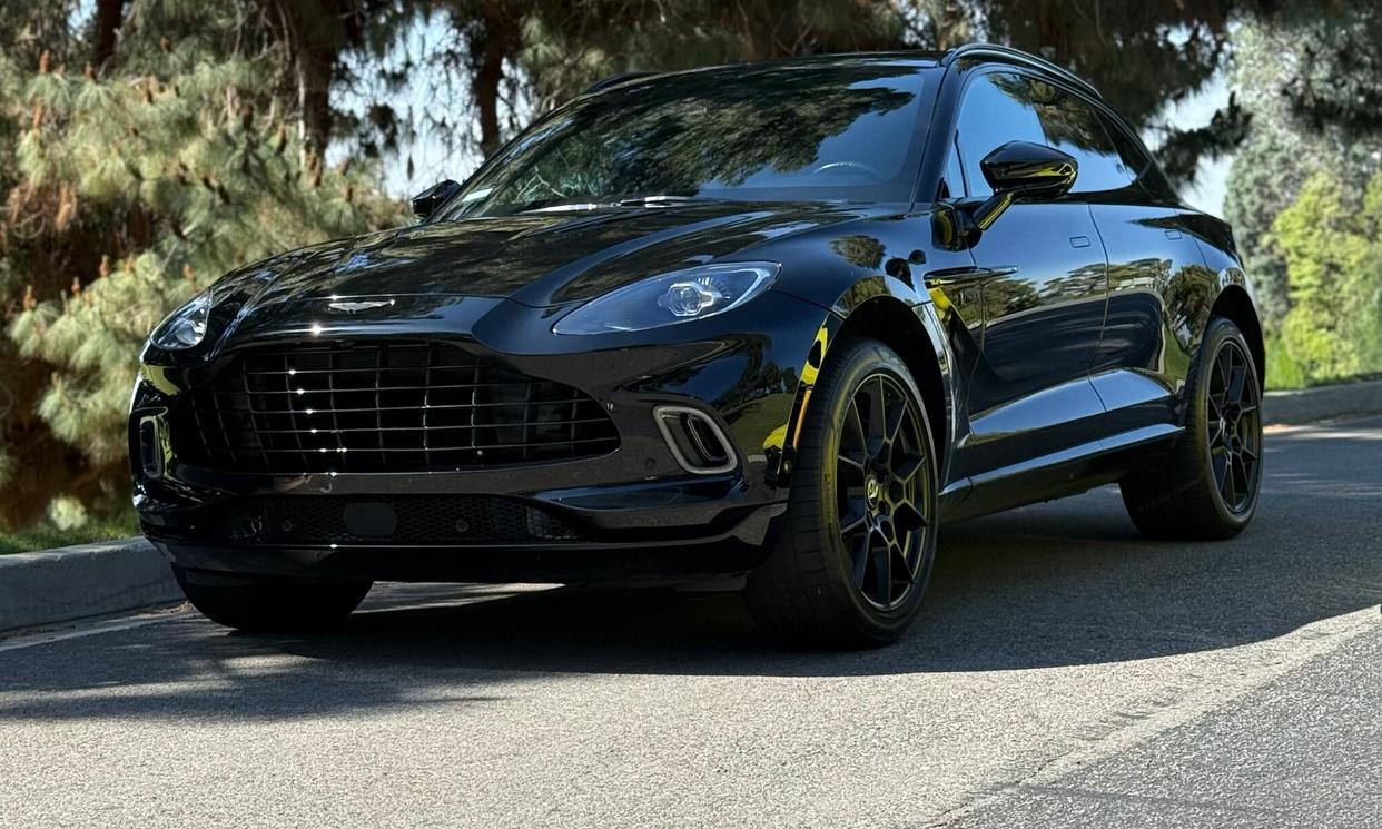 Aston Martin DBX 2021