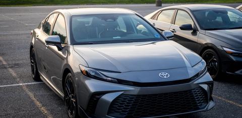 Toyota Camry Hybrid 2026