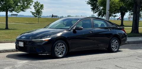 Hyundai Elantra Hybrid 2026