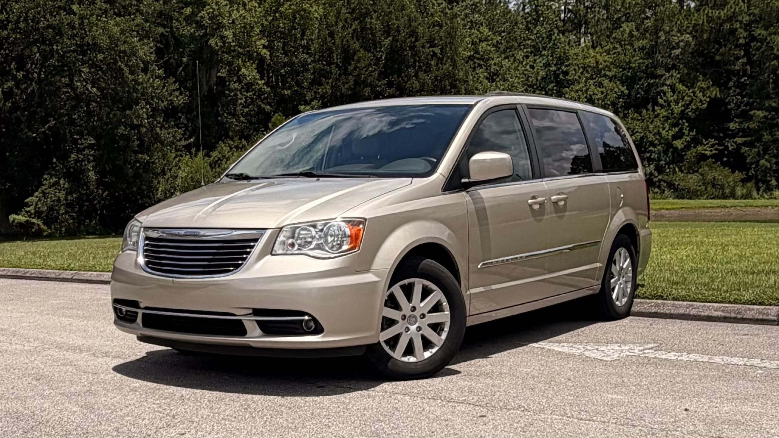 Chrysler Town & Country 2015 in Jacksonville, FL