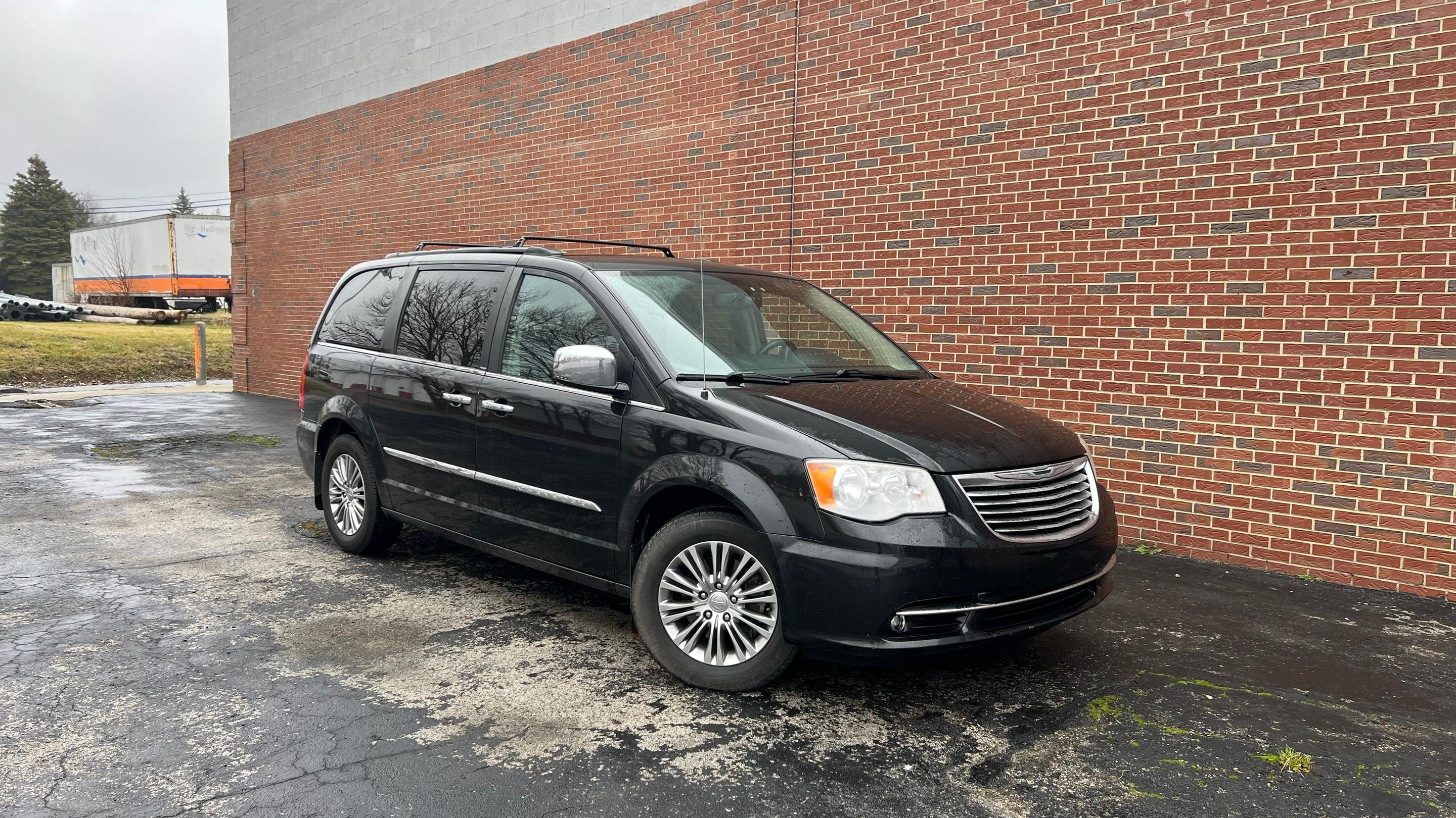 Chrysler Town & Country 2013 in Toledo, OH