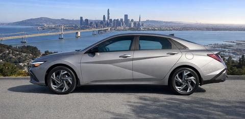 Hyundai Elantra Hybrid 2025