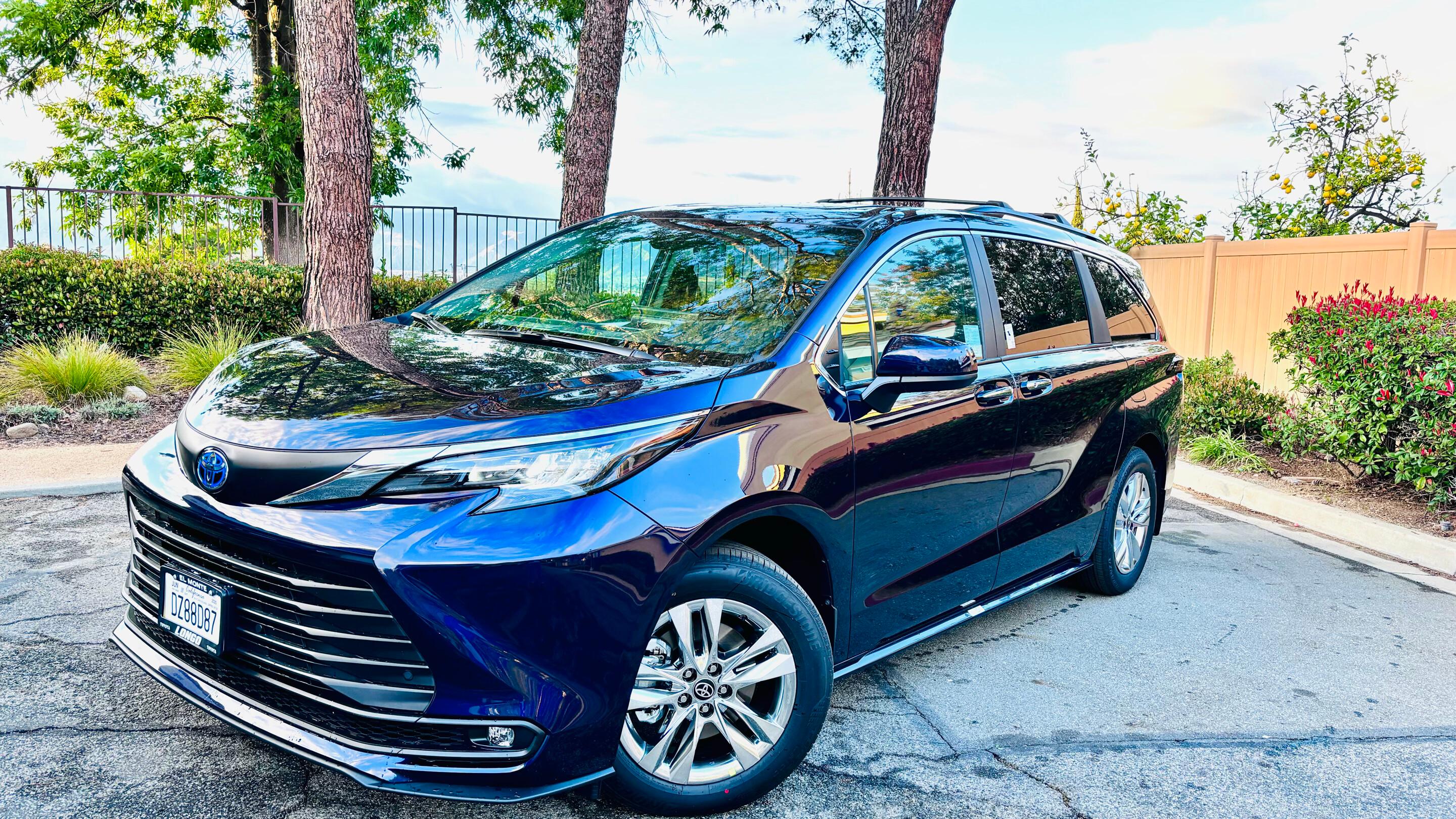 Toyota Sienna 2025 in Palm Springs, CA