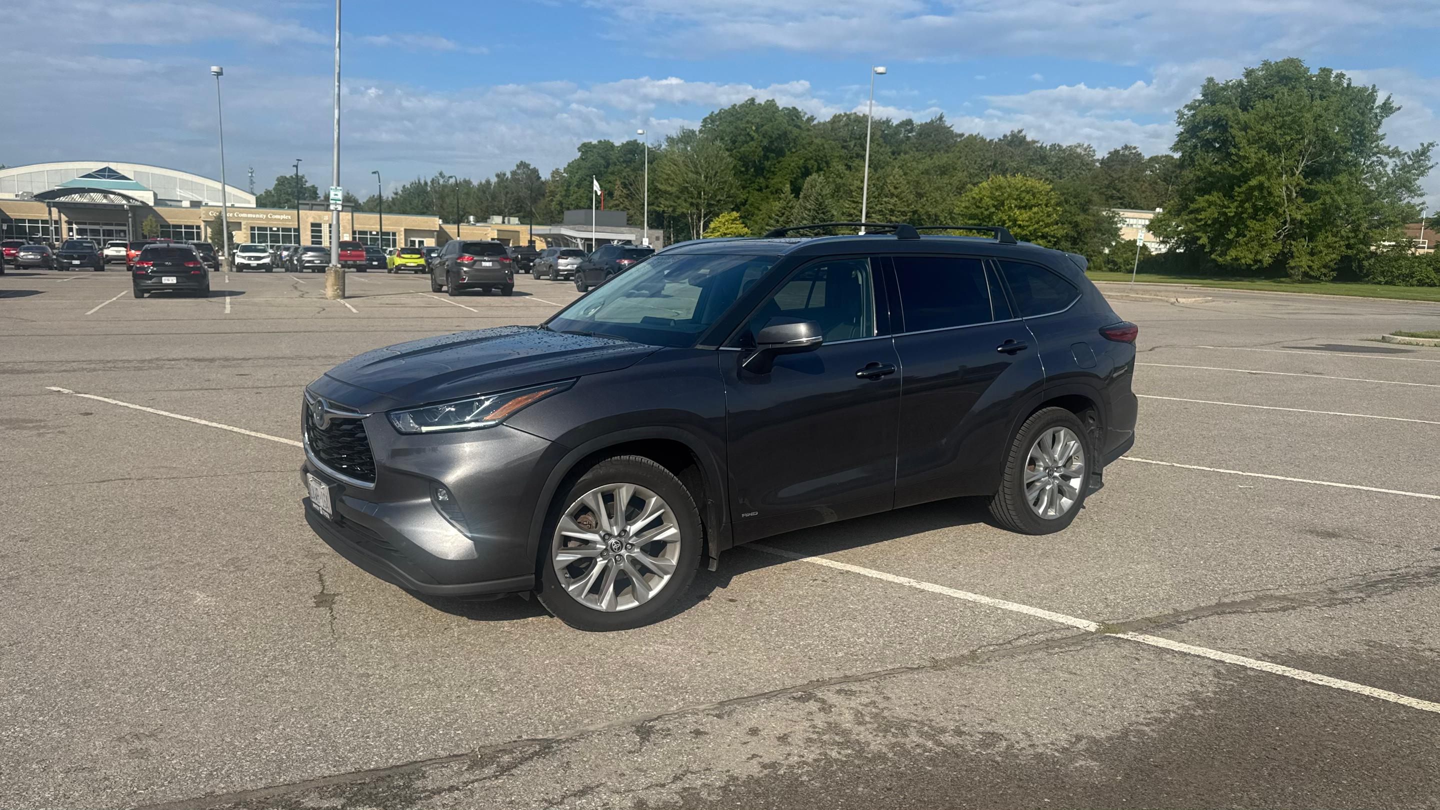 Toyota Highlander Hybrid 2022 in Whitby, ON