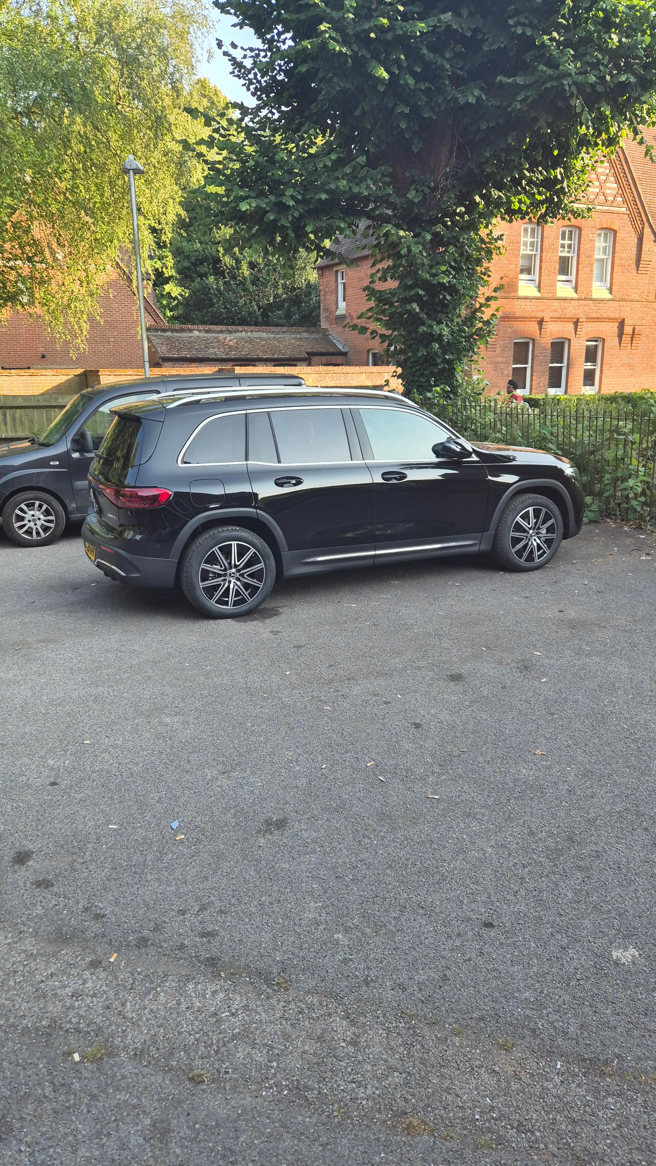 Mercedes-Benz EQB 2025 in Shinfield