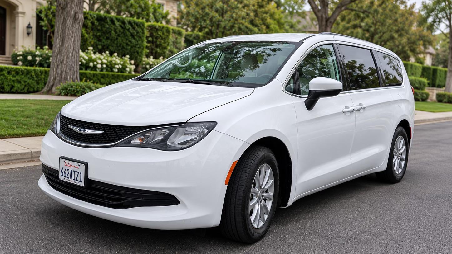 Chrysler Pacifica 2017 in Sacramento, CA