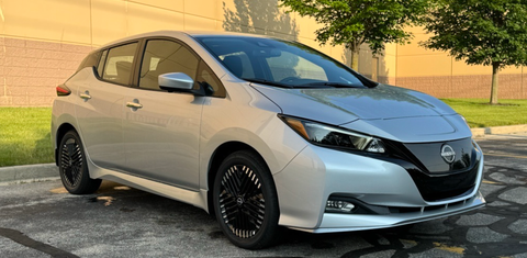 Nissan LEAF 2025