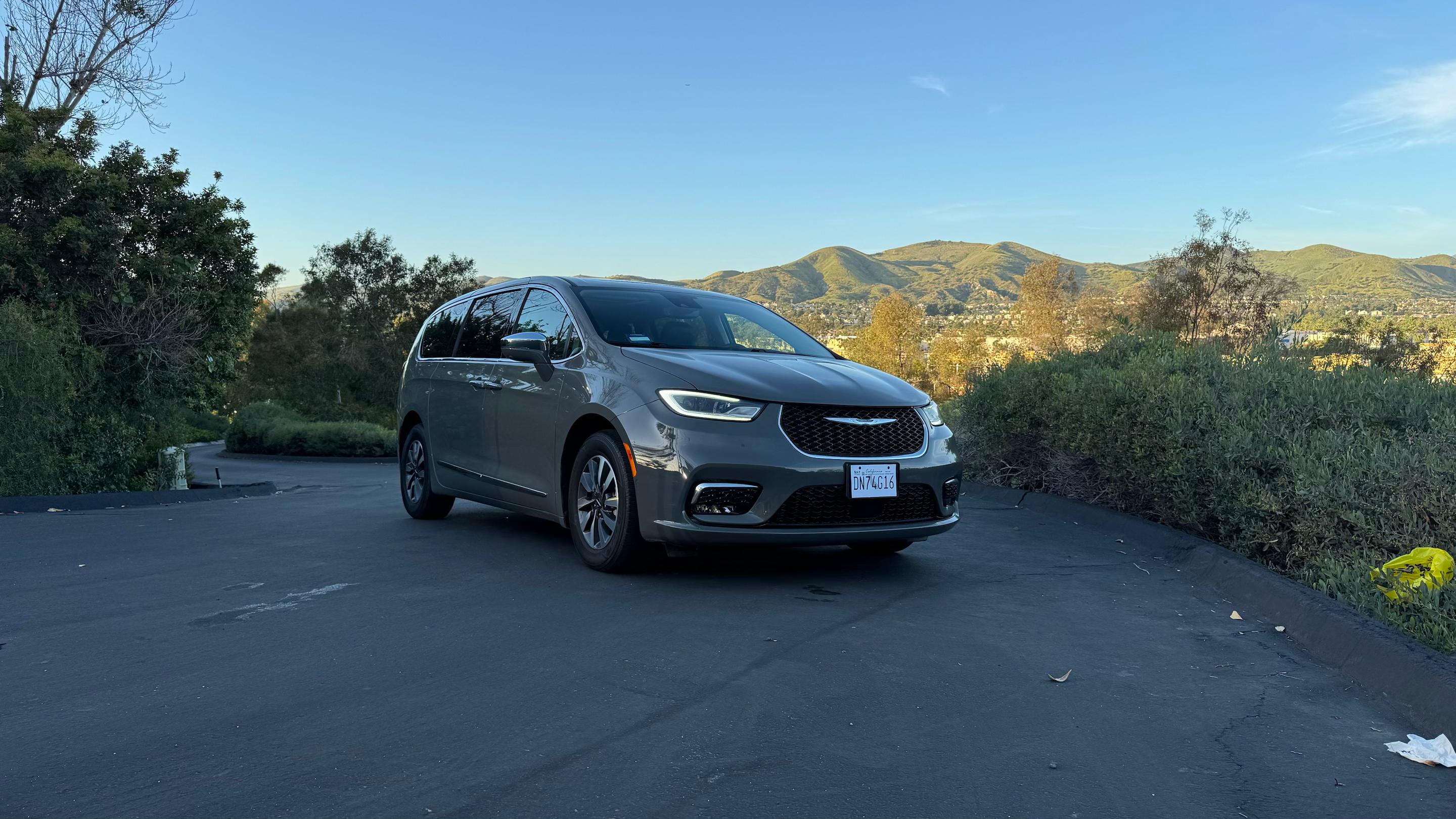 Chrysler Pacifica 2022 in Costa Mesa, CA