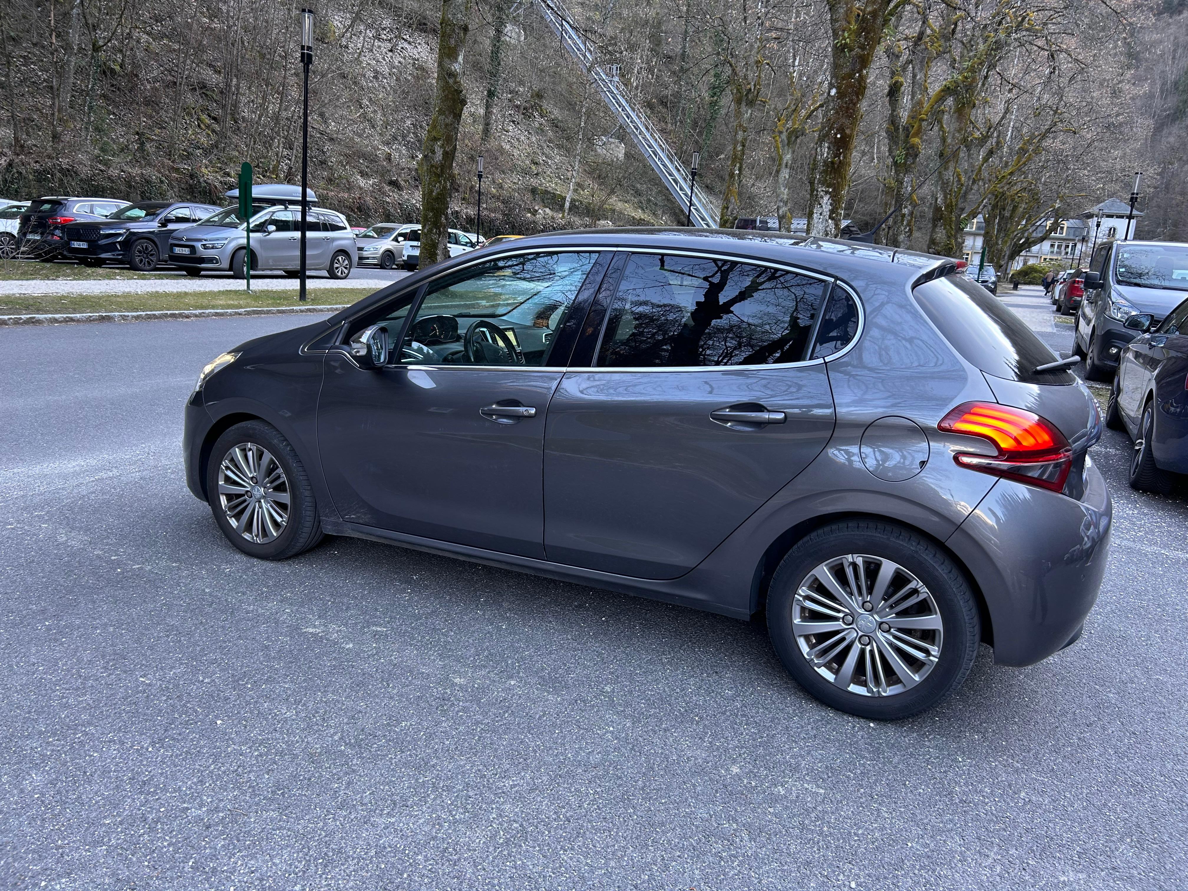 Peugeot 208 2018 à Le Fayet