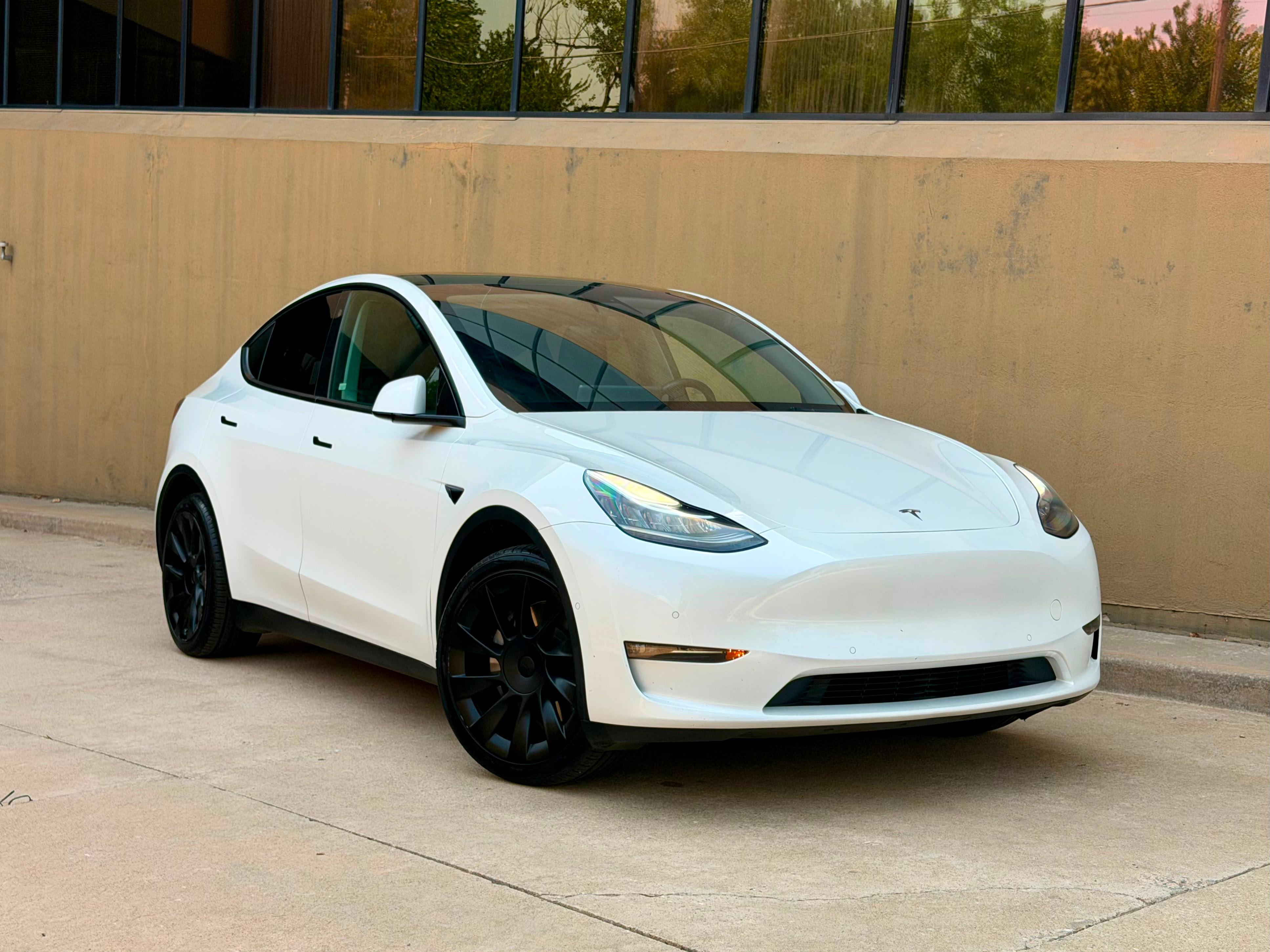 Tesla Model Y 2021 in Warr Acres, OK