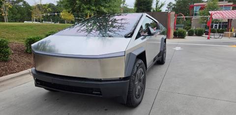 Tesla Cybertruck 2026