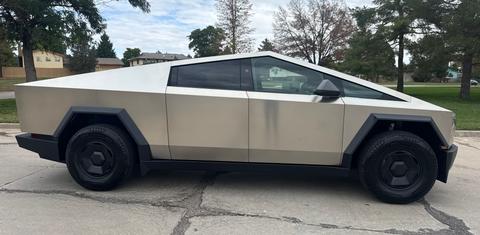 Tesla Cybertruck 2026