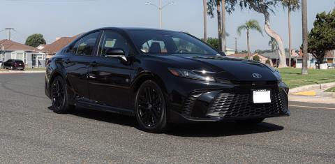 Toyota Camry Hybrid 2025