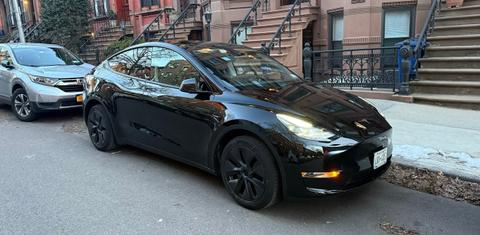 Tesla Model Y 2025
