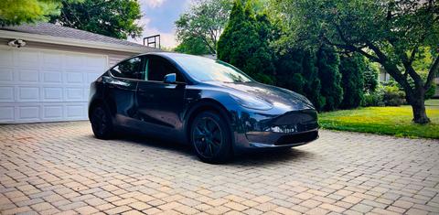 Tesla Model Y 2025