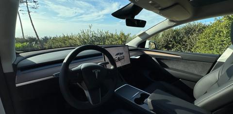 Tesla Model Y 2025