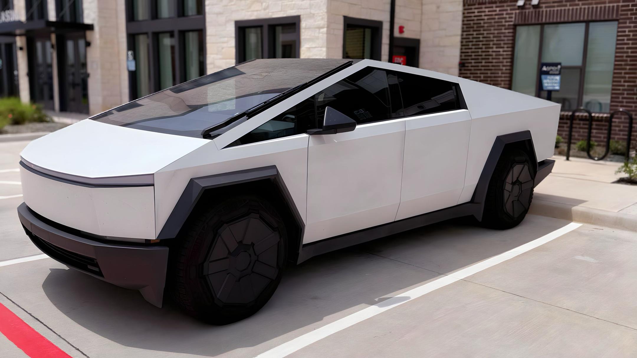 Tesla Cybertruck 2024 in El Paso, TX