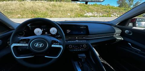 Hyundai Elantra 2024