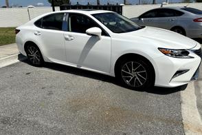 Lexus ES car