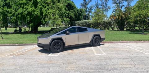 Tesla Cybertruck 2024