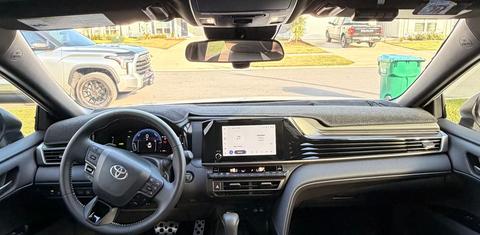 Toyota Camry Hybrid 2025