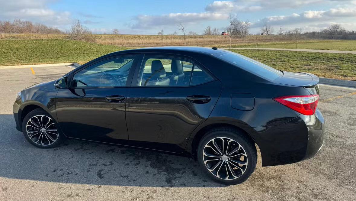 Toyota Corolla 2016 in Robins, IA