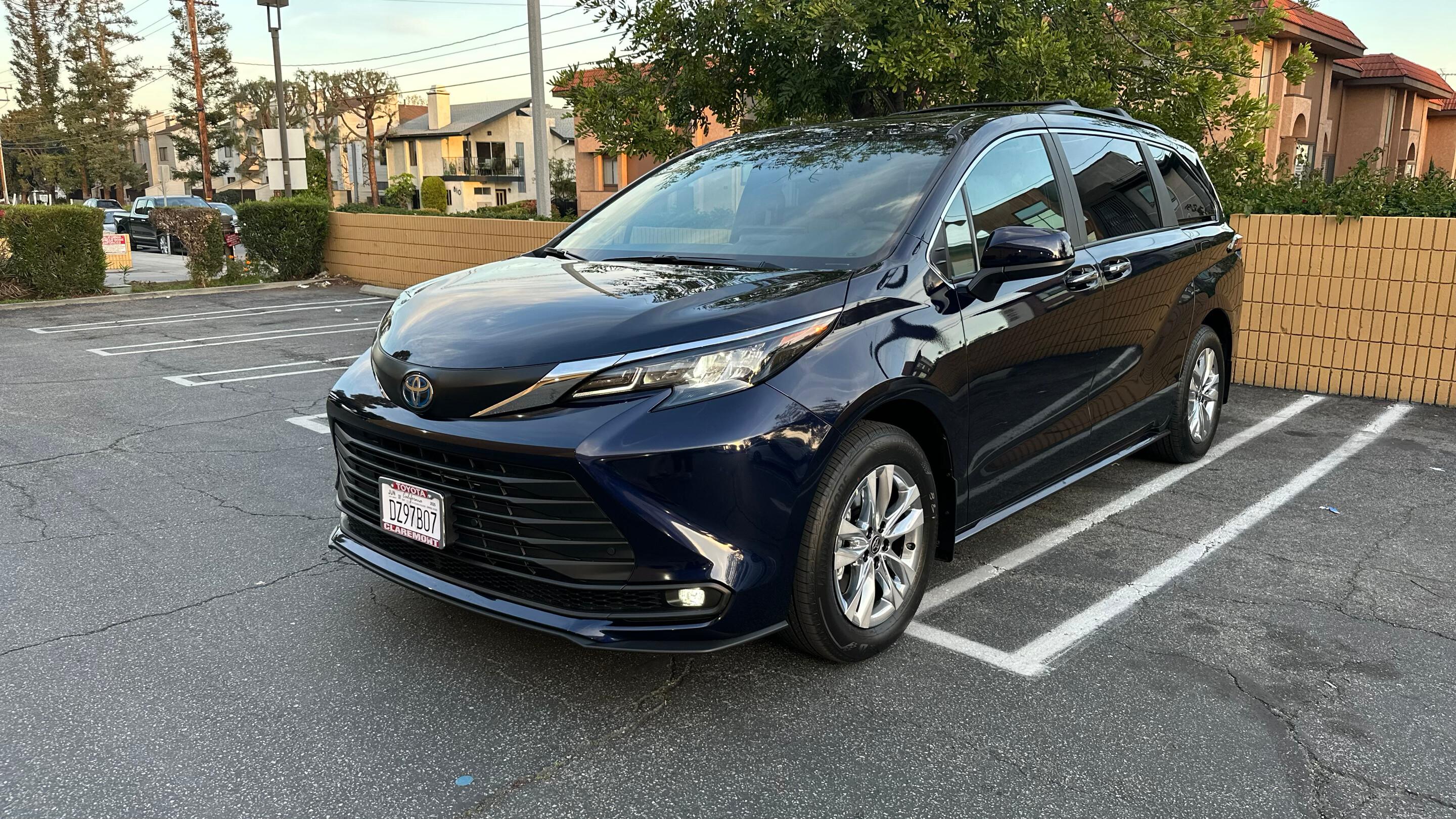 Toyota Sienna 2025 in Ontario, CA
