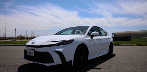 Toyota Camry Hybrid 2025