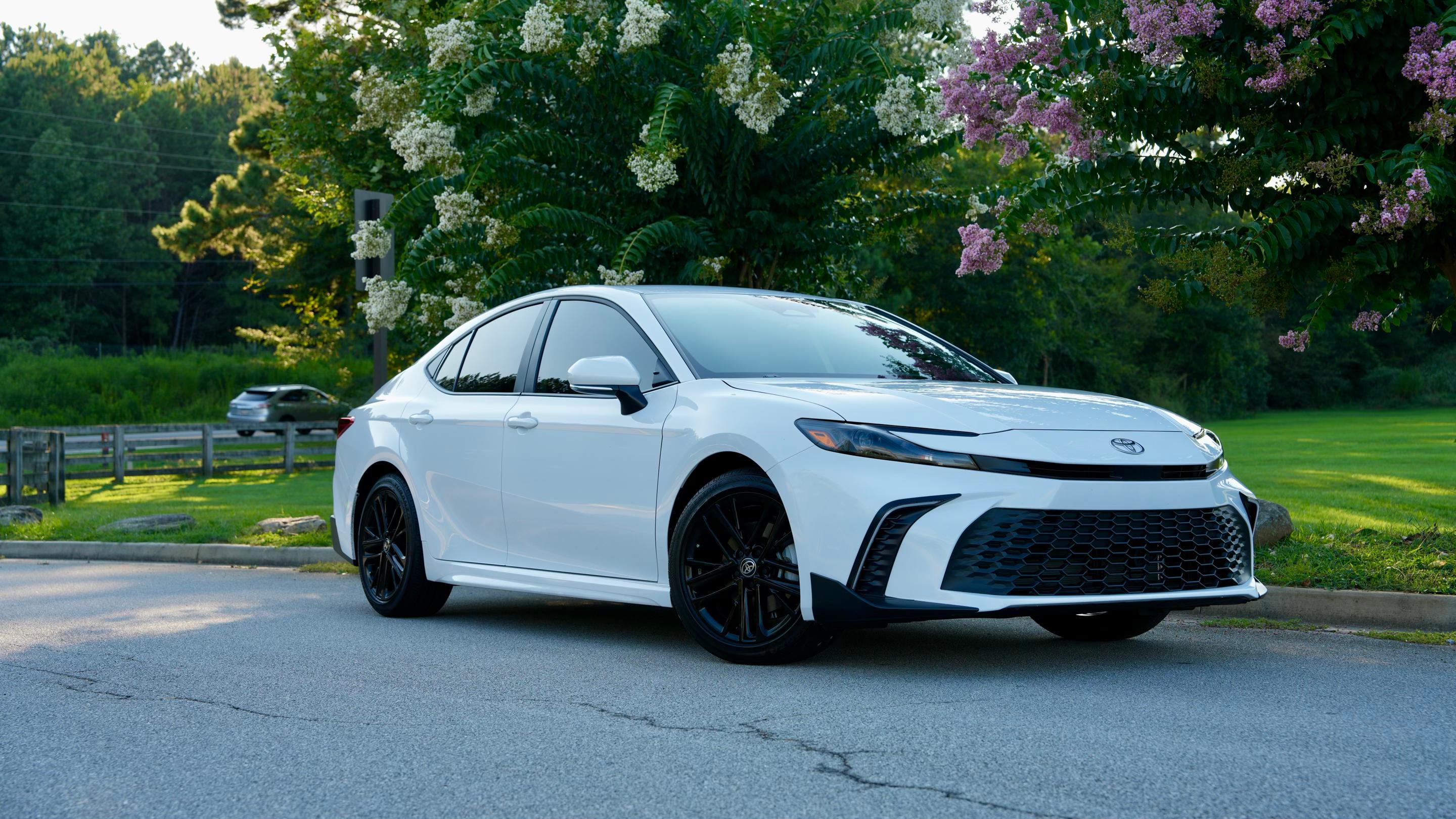 Toyota Camry Hybrid 2025 in Dacula, GA