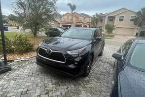Toyota Highlander car