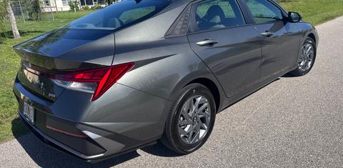Hyundai Elantra Hybrid 2026