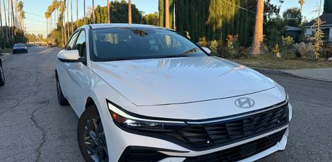 Hyundai Elantra Hybrid 2025