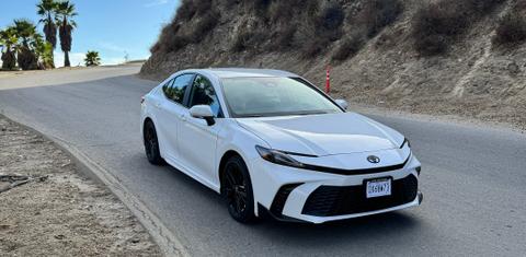 Toyota Camry Hybrid 2025