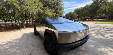 Tesla Cybertruck 2026